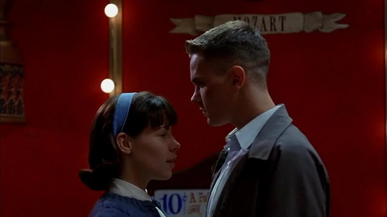 The Hip Pocket #32: DOGFIGHT